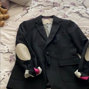 Classic yet feminine blazer.